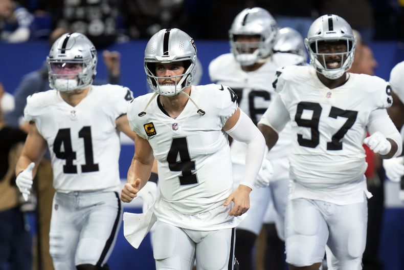 DEP-NFL RAIDERS-CARR CONTRATO