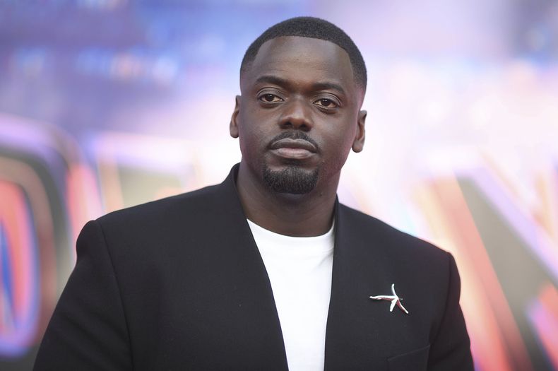 Daniel Kaluuya llega al estreno mundial de Spider-Man: Across The Spider-verse el martes 30 de mayo de 2023, en Regency Village Theatre en Los Angeles. (Foto Richard Shotwell/Invision/AP)