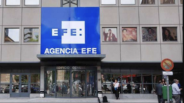 regimen castrista devuelve credenciales a periodistas de efe