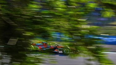 El británico Lando Norris, de Mercedes, maniobra au auto en la segunda práctica antes del Gran Premio de Barcelona-Catalunya el viernes 12 de junio del 2026. (AP Foto/Fatima Shbair)