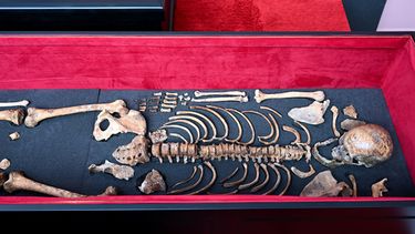 Los restos del emperador medieval Samuel en Tesalónica, Grecia, el 3 de octubre del 2026. (AP foto/Giannis Papanikos)