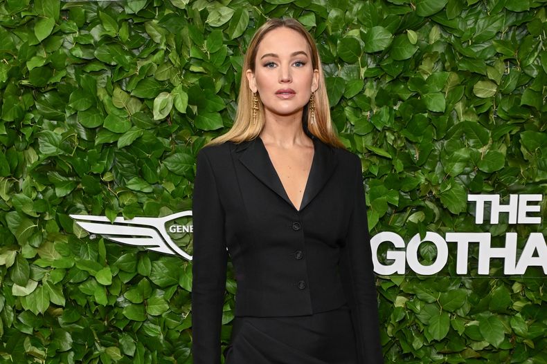 Jennifer Lawrence asiste a los Premios Gotham en Cipriani Wall Street el lunes 1 de diciembre de 2025, en Nueva York. (Foto Evan Agostini/Invision/AP)