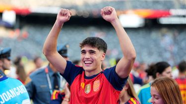 El español Pau Cubarsi celebra tras ganar la Copa del Mundo al vencer en la final a Argentina el domingo 19 de julio del 2026. (AP Foto/Frank Franklin II)