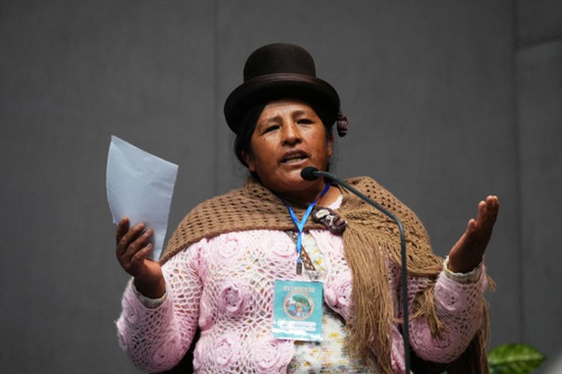 Yolanda Flores, líder de los Aymara en Perú, en conferencia de prensa en el Vaticano el 20 de marzo del 2026. (AP foto/Alessandra Tarantino)