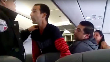 [video] inmigrantes cubanos siendo deportados de mexico a cuba