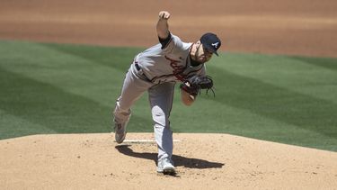Anderson y Olson dan triunfo a Bravos ante Padres