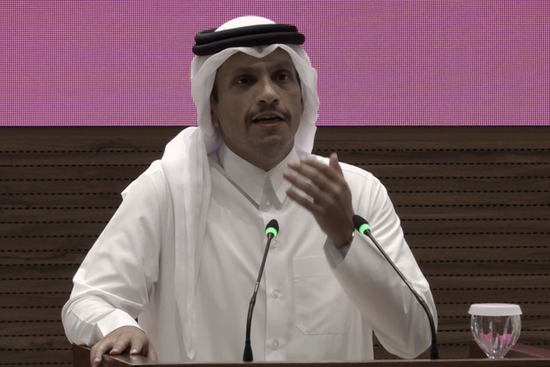 En este fotograma, el primer ministro y ministro de Relaciones Exteriores de Qatar, el jeque Mohammed bin Abdulrahman bin Jassim Al Thani, se dirige a la prensa en Doha, Qatar, el martes 9 de septiembre de 2025 (AP Foto).