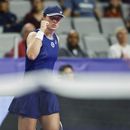 Iga Swiatek derrota a Caroline Garcia en Finales de la WTA