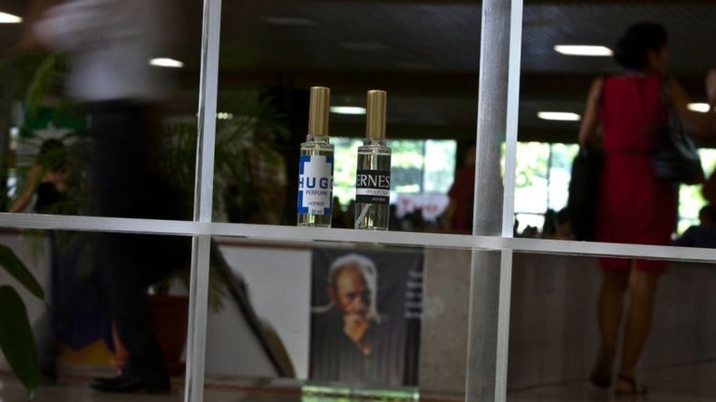 Los "expertos" químicos y diseñadores cubanos esperan haga pensar a sus compradores en atributos como "heroicidad" o "gallardía". El perfume del guerrillero argentino 'Ernesto' es más amaderado y dulce, con un dejo