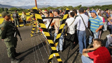 exodo de venezolanos a colombia: cuando un pueblo emigra el presidente sobra