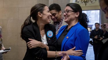 Demócratas dan visibilidad a combativa nueva camada