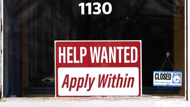 Bajan a 10,7 millones los empleos disponibles en EEUU