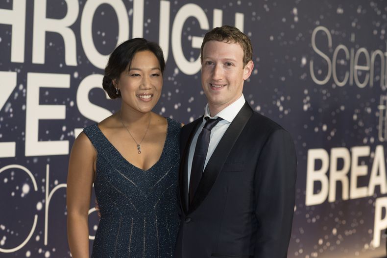 AMN-TEC_ZUCKERBERG-BEBE-0.jpg