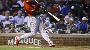 Con 2 jonrones de Aquino, Rojos aplastan a Cachorros