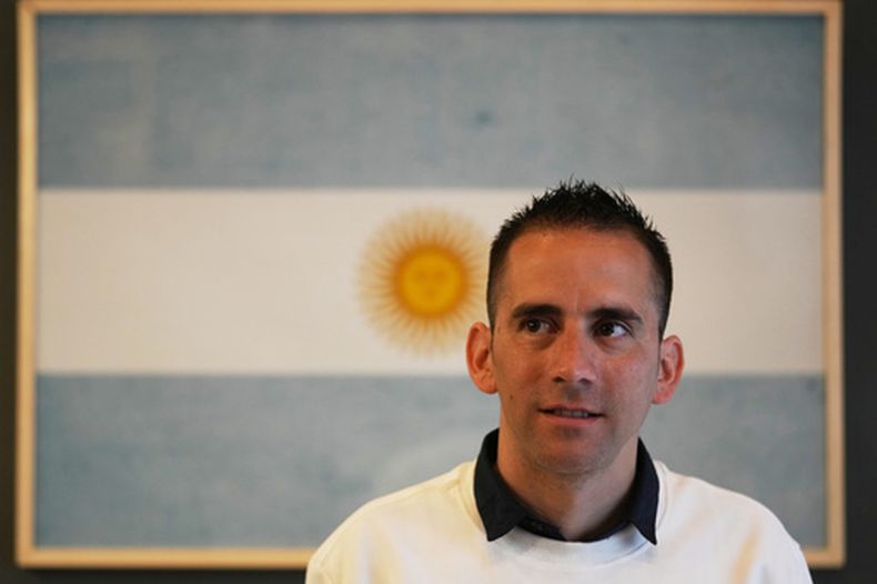 El sargento de la Gendarmería argentina Nahuel Gallo, liberado tras 15 meses de detención en Venezuela, posa para una foto en Buenos Aires, Argentina, el viernes 22 de mayo de 2026. (AP Foto/Natacha Pisarenko)