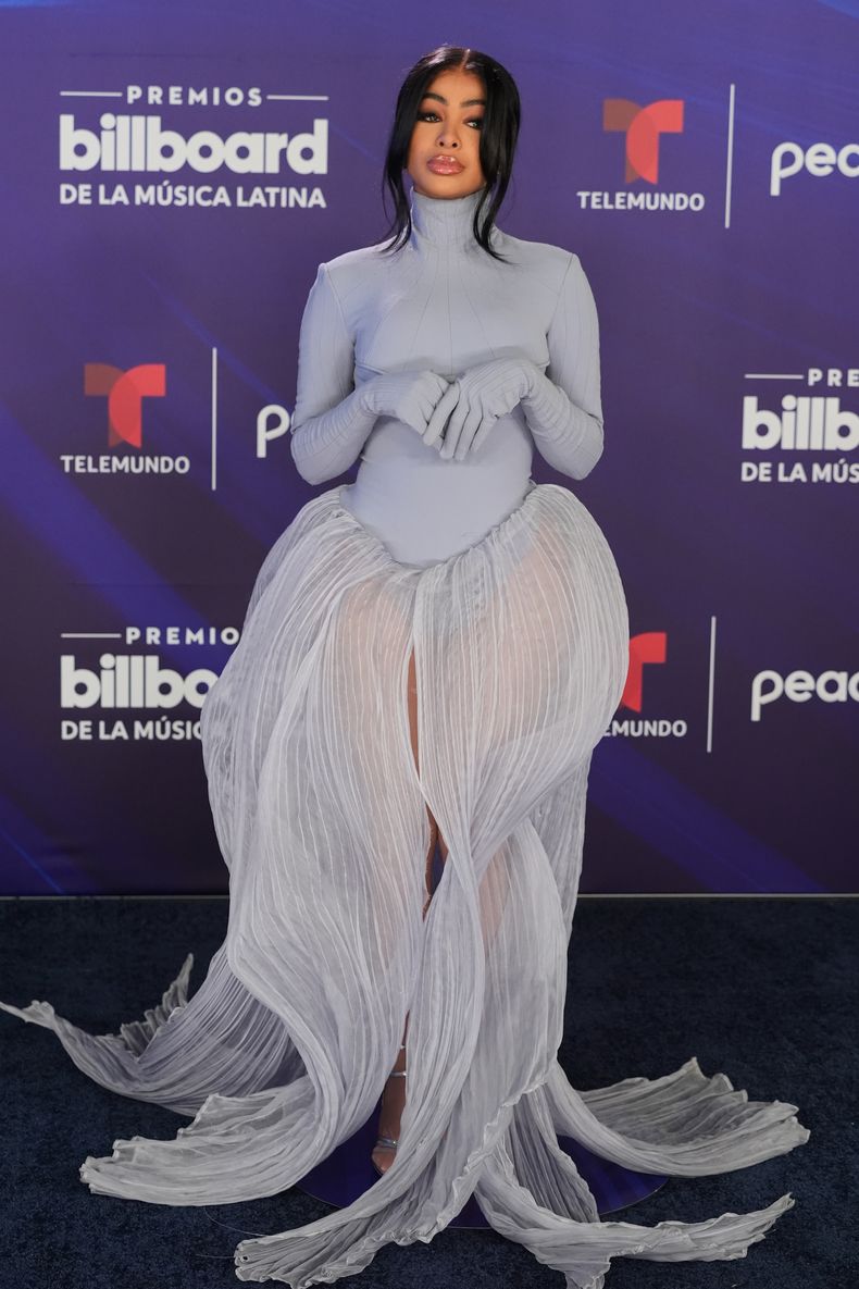 Yailin La Mas Viral llega a los Premios Billboard de la Música Latina el jueves 23 de octubre de 2025, en Miami. (Foto AP/Marta Lavandier)