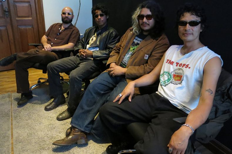 Los integrantes de la banda Inner Wave, Elijah Trujillo, de izquierda a derecha, Jean Pierre Narvaez, Jose Cruz y Pablo Sotelo, posan para una fotografía durante una entrevista en la Ciudad de México, el 18 de septiembre de 2026. (Foto AP/Berenice Bautista)