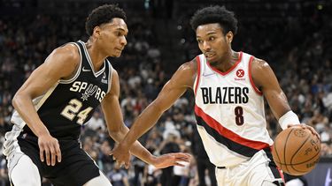 Spurs aumentan posibilidad de playoffs al ganar a Blazers
