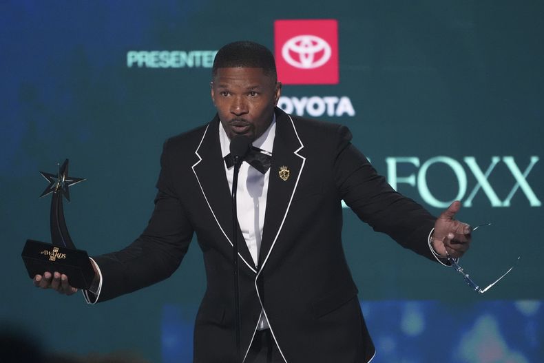Jamie Foxx acepta el premio al máximo ícono durante los Premios BET el lunes 9 de junio de 2025, en el Teatro Peacock de Los Ángeles. (Foto AP/Chris Pizzello)
