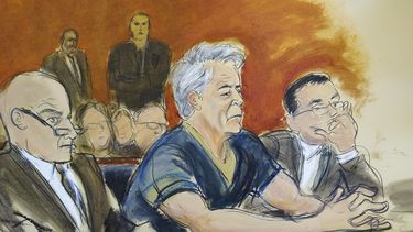Trump dice que revisará conducta de Acosta en caso Epstein