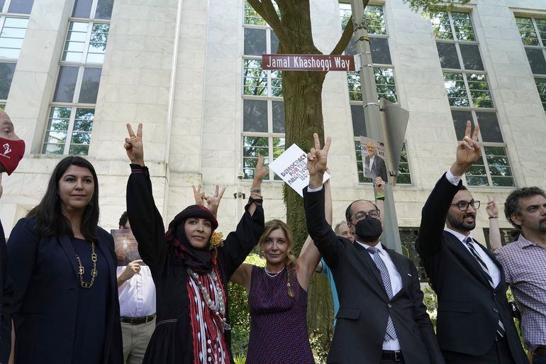Nombran Khashoggi a calle frente a embajada saudí en EEUU