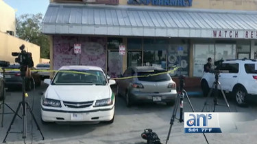 muere un bebe en miami despues de que su madre lo dejara horas encerrado en un auto