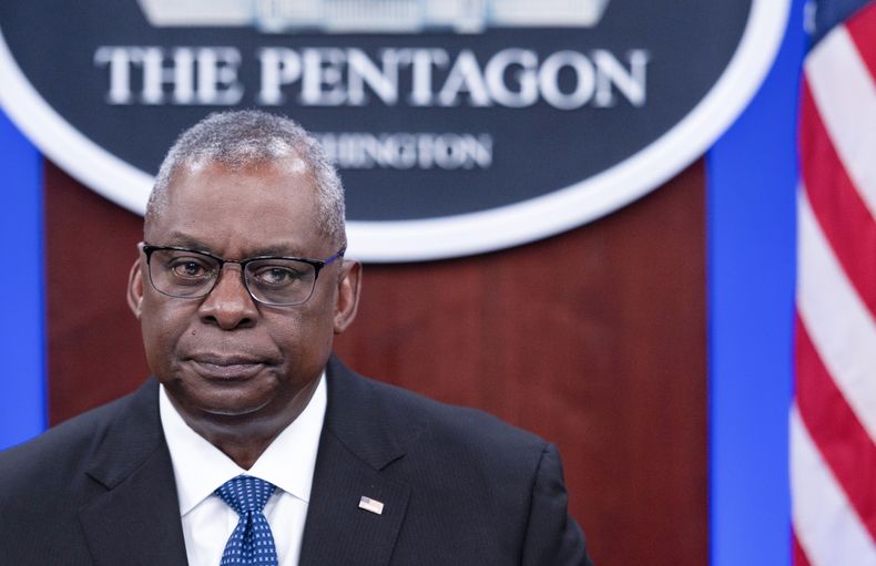 El secretario de Defensa de EEUU, Lloyd Austin, habla en una reunión virtual del Ukraine Defense Contact Group (UDCG), miércoles 22 de noviembre de 2023. (AP Foto/Cliff Owen)