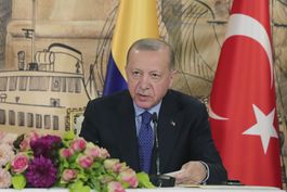 Turquía debate con Suecia y Finlandia sobre ingreso a OTAN