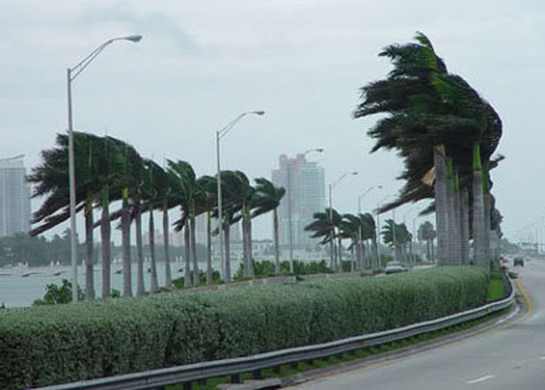 La temporada de huracanes comienza el 1 de junio. Mientras tanto, las autoridades de la ciudad de Miami visitarán  centros de la tercera edad para explicar cómo prepararse en esta temporada.