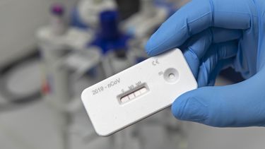 Oleada de pruebas de coronavirus crea confusión en EEUU