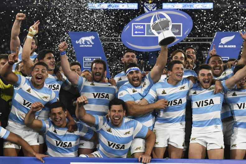 Los jugadores de Argentina festejan el triunfo sobre Nueva Zelanda en el Campeonato de Rugby, el sábado 23 de agosto de 2025 (AP Foto/Gustavo Garello)