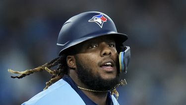 Azulejos dominan 6-2 a Marineros; Kikuchi gana a su exequipo