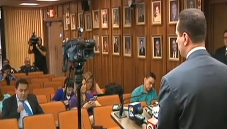 Se ha descubierto al parecer más de una docena de cuentas bancarias clandestinas en la ciudad de Sweetwater.