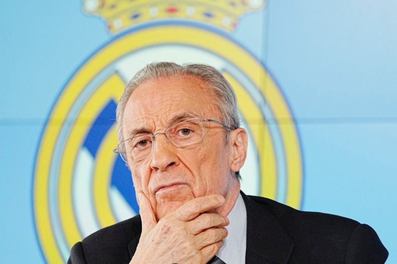 Florentino Pérez, presidente del Real Madrid, da una conferencia de prensa el martes 12 de mayo de 2026, en Madrid. (AP Foto/Bernat Armangue)