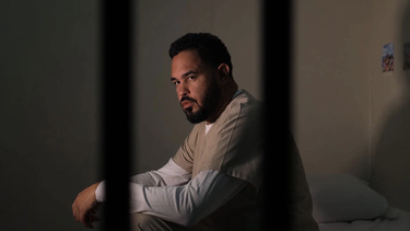 el productor musical raphy pina, ahora convicto, narra su vida en una serie