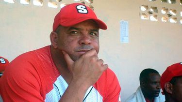 americateve | El expelotero cubano Antonio Pacheco Massó, de 50 años, figura legendaria de este deporte en la isla caribeña, se encuentra en Tampa (Florida) tramitando su solicitud de refugiado para radicarse en Estados Unidos, señaló hoy el portal Caféfuerte.