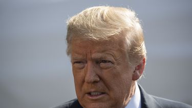 Trump retuitea video con lema de supremacistas blancos