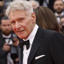 Harrison Ford posa a su llegada al estreno de la película Indiana Jones and the Dial of Destiny en la 76a edición del festival internacional de cine de Cannes, en sur de Francia, el jueves 18 de mayo de 2023. (Foto Vianney Le Caer/Invision/AP)