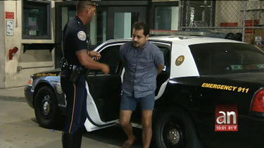 imagenes del arresto por vender cocaina  de un aspirante a la comision de sweetwater