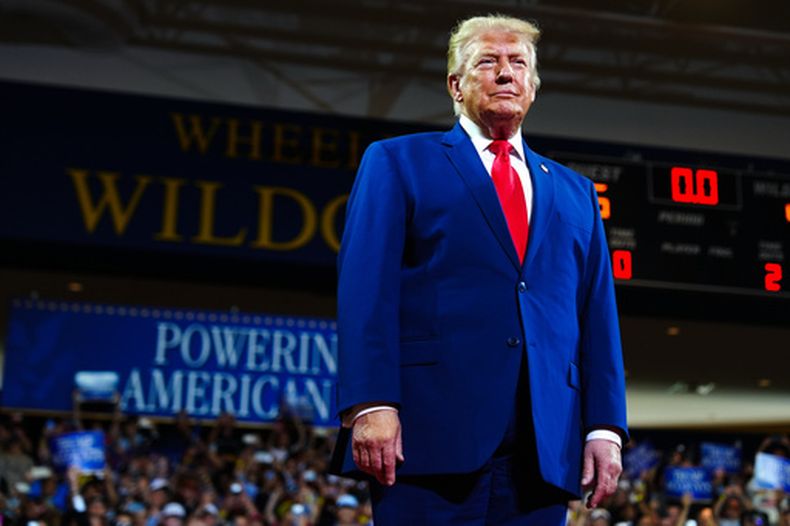 El presidente de Estados Unidos, Donald Trump, a su llegada a un acto en la Escuela Secundaria Wheeler, el 22 de julio de 2026, en Marietta, Georgia. (AP Foto/Julia Demaree Nikhinson)