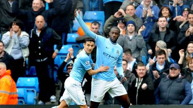 americateve | El jugador del Manchester City, Yaya Tour&eacute;, derecha, festeja con Jes&uacute;s Navas tras anotar un gol contra Southampton el s&aacute;bado, 5 de abril de 2014, en Manchester, Inglaterra. (AP Photo/Rui Vieira)