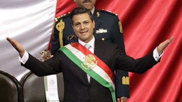 acusan al expresidente enrique pena nieto de manejar fondos ilegales