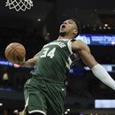 Con 55 puntos de Antetokounmpo, Bucks vencen a Wizards
