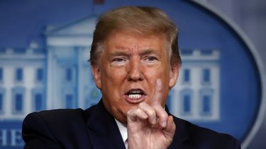 Trump da marcha atrás sobre ordenar reapertura de estados