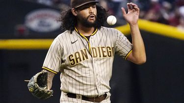 Manaea brilla en la loma, Padres blanquean a Arizona 3-0