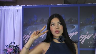 La cantane mexicana Kenia Os posa para un retrato durante una entrevista sobre su sencillo Ojo por ojo en la Ciudad de México el jueves 5 de octubre de 2023. (Foto AP/Berenice Bautista)