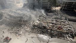 Vista de edificios destruidos tras ataques aéreos israelíes en Ciudad de Gaza, el jueves 19 de octubre de 2023. (Foto AP/Mohammed Dahman)