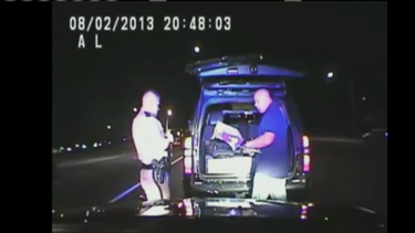 salen a la luz las primeras imagenes en que la policia detiene a ex-detective de sweetwater
