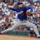 El lanzador abridor de los Dodgers de Los Ángeles, Shohei Ohtani, realiza un lanzamiento contra los Mellizos de Minnesota durante la sexta entrada de un partido de béisbol, el miércoles 24 de junio de 2026, en Minneapolis. (Foto AP/Matt Krohn)