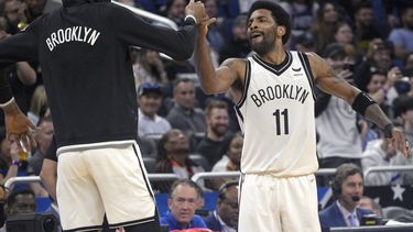 Irving asombra con 60 puntos; Nets humillan a Magic